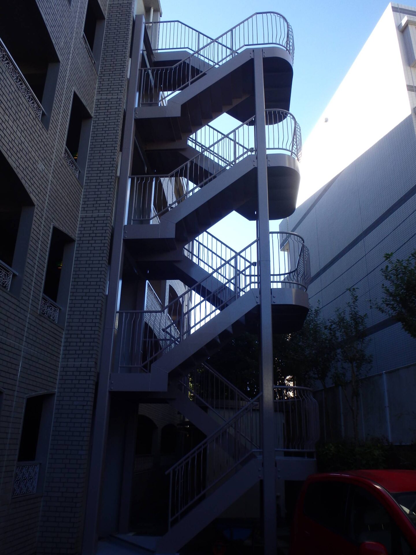 某マンション非常階段塗替え工事