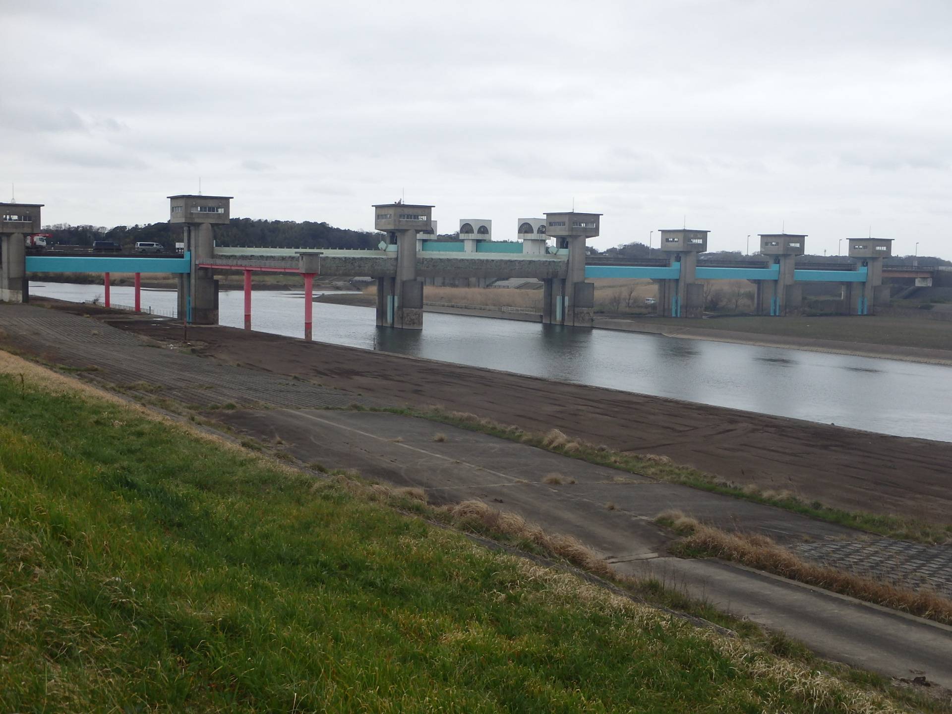 R1豊田堰外塗装工事／国土交通省 関東地方整備局 利根川下流河川事務所