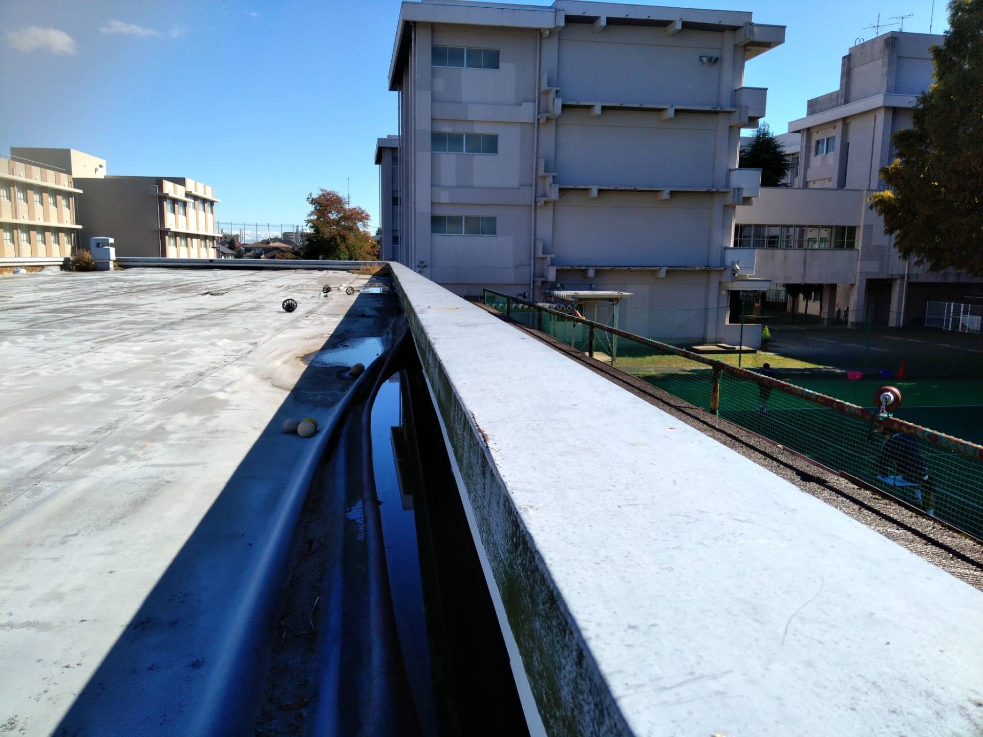 第一中学校特別教室棟屋上防水改修工事／水戸市長