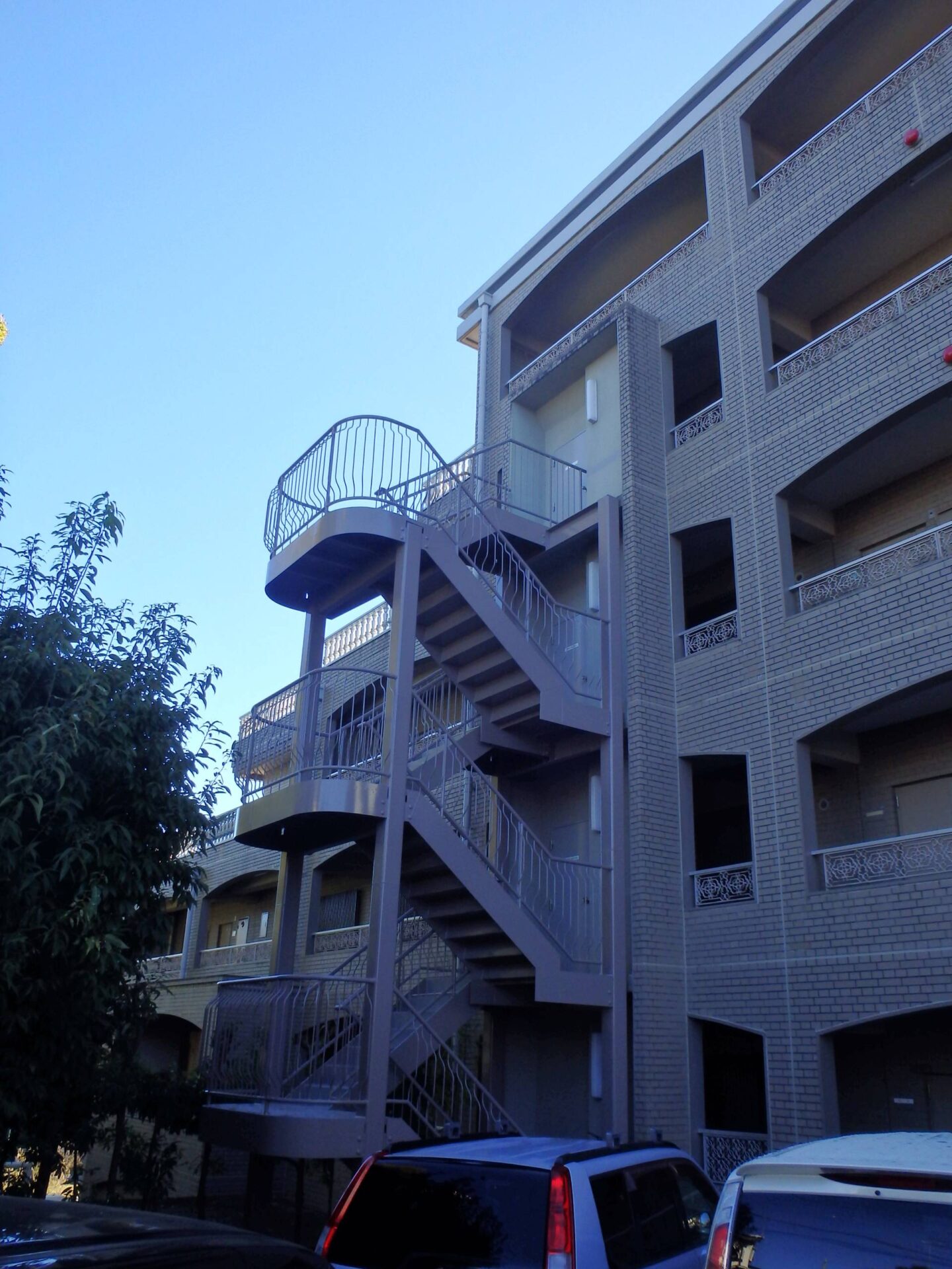 某マンション非常階段塗替え工事