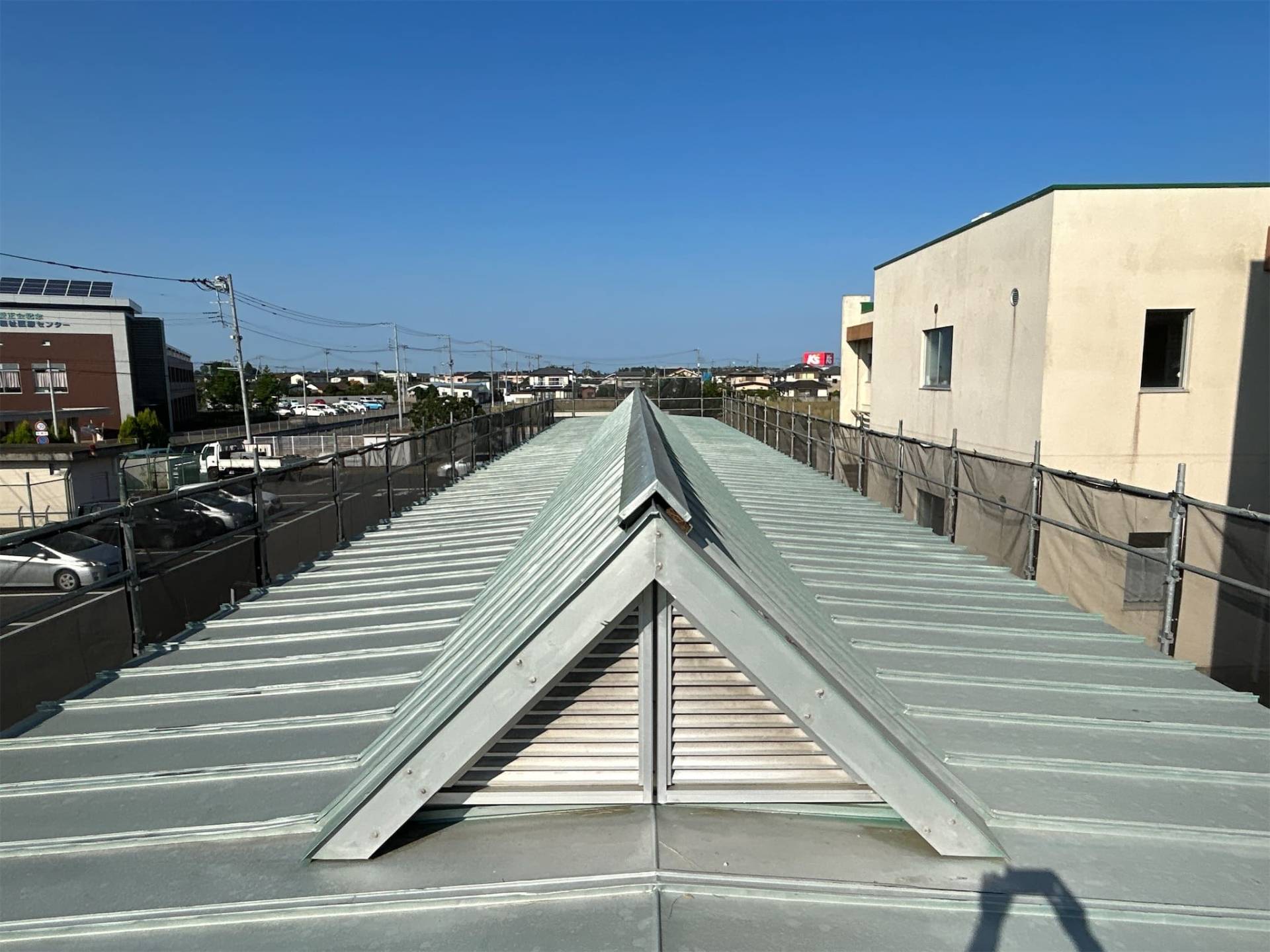 水戸特別支援学校バスターミナル屋根塗装改修工事／県立水戸特別支援学校