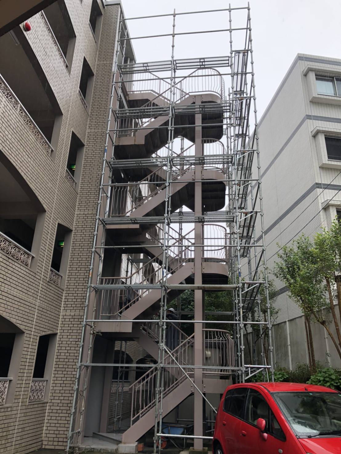 某マンション非常階段塗替え工事