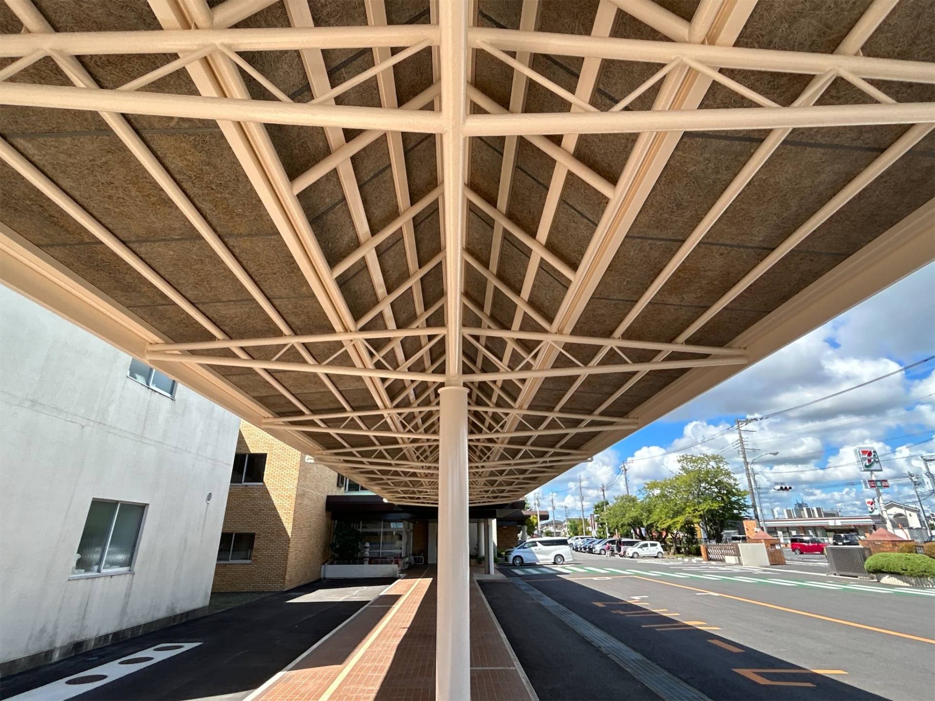 水戸特別支援学校バスターミナル屋根塗装改修工事／県立水戸特別支援学校