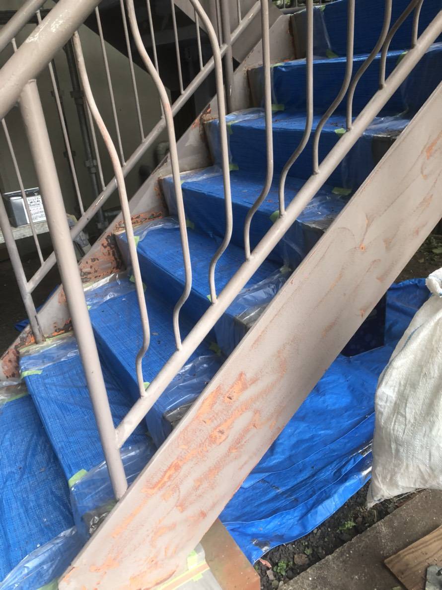 某マンション非常階段塗替え工事