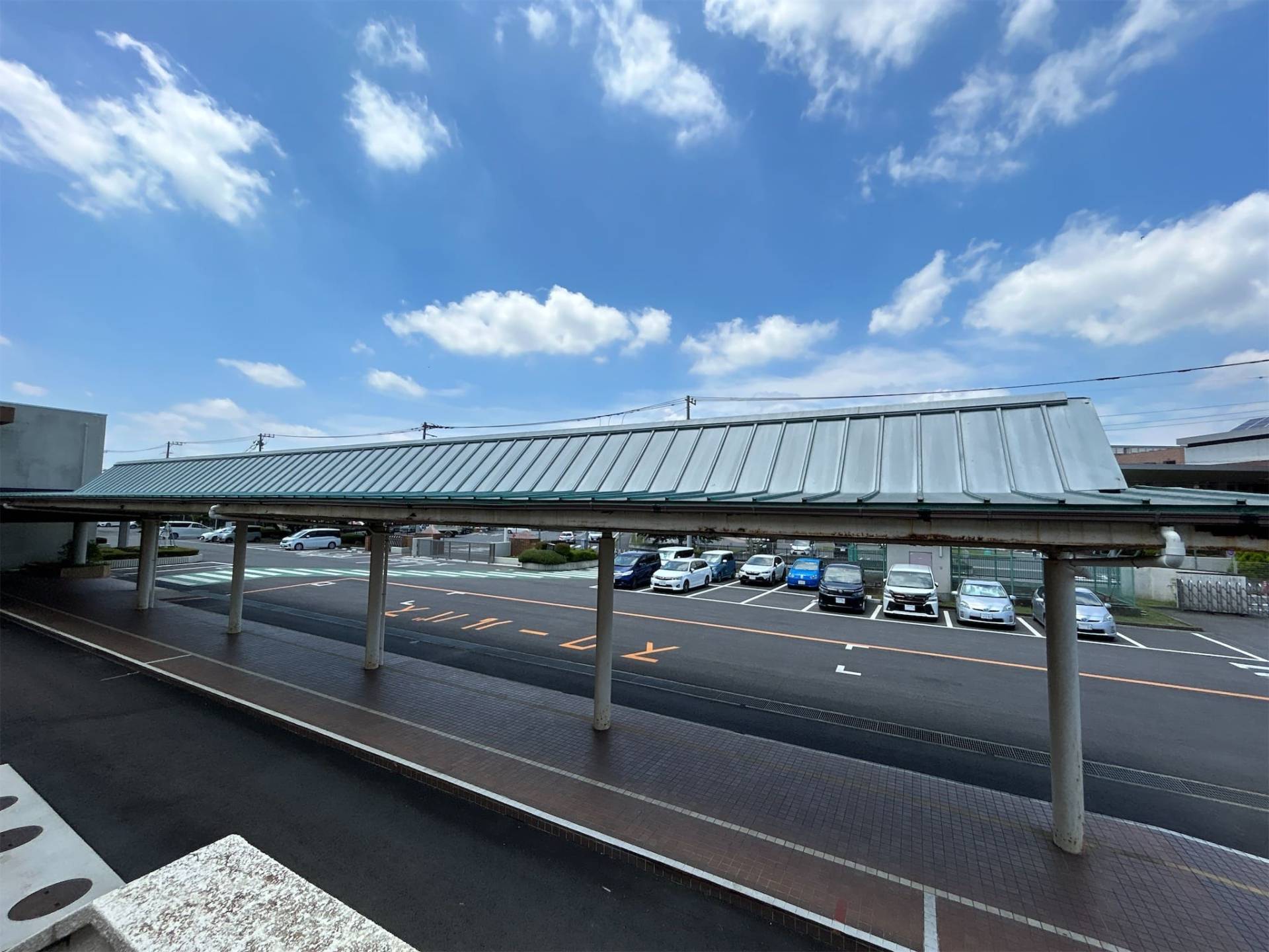 水戸特別支援学校バスターミナル屋根塗装改修工事／県立水戸特別支援学校