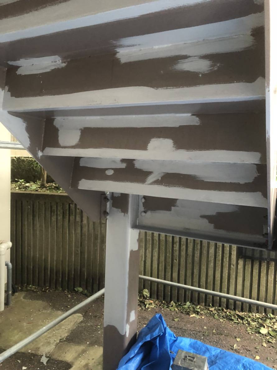 某マンション非常階段塗替え工事