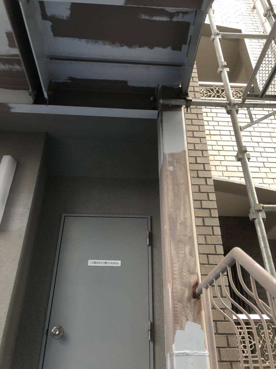 某マンション非常階段塗替え工事